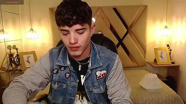 Snapshot of AlejooTwink chatting on March 21, 2025, 7:24 pm AlejooTwink online show from March 21, 2025, 7:24 pm