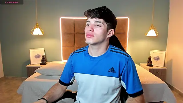 AlejooTwink online show from February 26, 2026, 8:09 pm