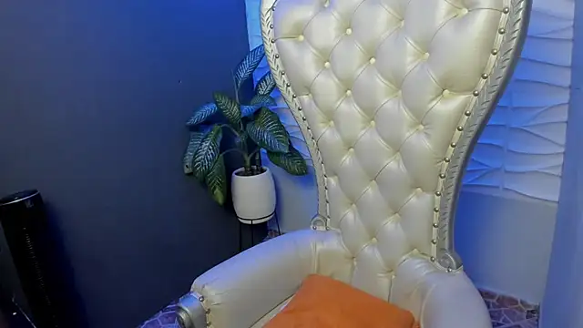 Snapshot of Layla_707 chatting on October 2, 2025, 12:47 am Layla 707 online show from October 2, 2025, 12:47 am