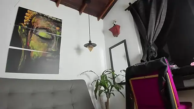 Snapshot of Layla_707 chatting on March 18, 2025, 12:51 am Layla 707 online show from March 18, 2025, 12:51 am