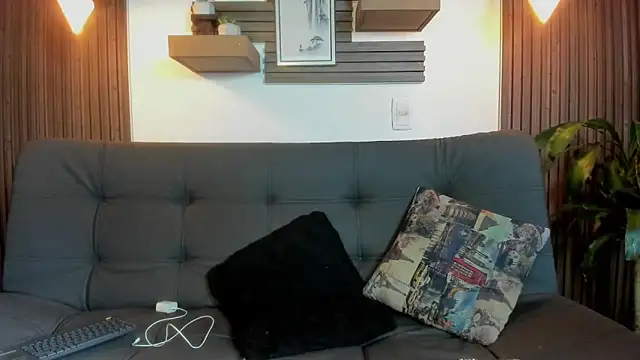 Snapshot of Layla_707 chatting on October 10, 2025, 10:21 pm Layla 707 online show from October 10, 2025, 10:21 pm