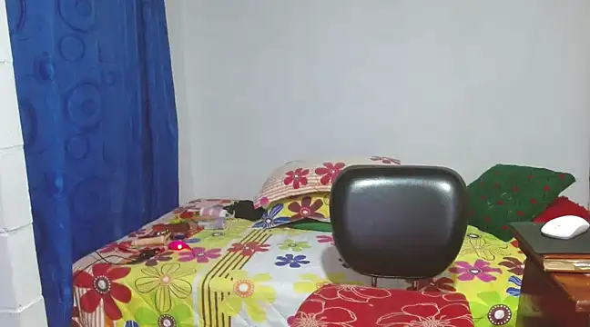 lunajones2024 online show from February 20, 2025, 1:36 am