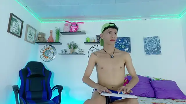 Snapshot of Noah_tyler_ chatting on February 11, 2026, 7:58 pm Noah tyler online show from February 11, 2026, 7:58 pm