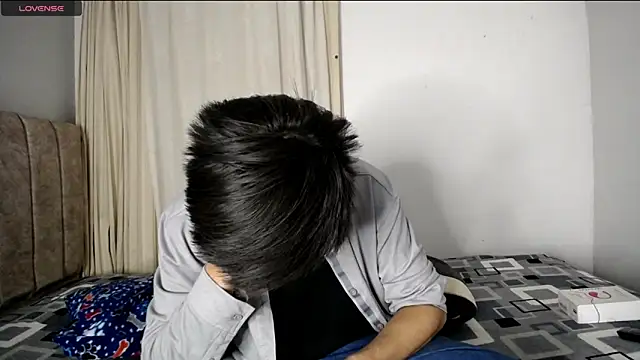 Yellowpokemon23 online show from November 14, 2025, 3:21 am