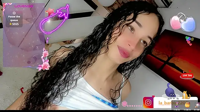 Snapshot of barbiedolls_x chatting on March 5, 2025, 1:42 am barbiedolls x online show from March 5, 2025, 1:42 am