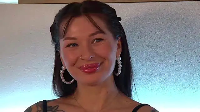 Snapshot of AlexandraBloom chatting on February 21, 2025, 3:45 am AlexandraBloom online show from February 21, 2025, 3:45 am