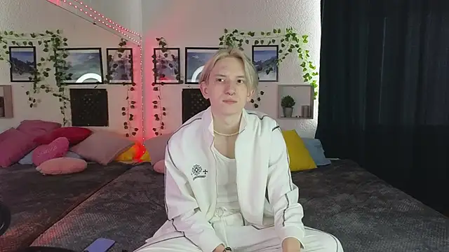 Ron Vils online show from March 14, 2025, 4:43 am