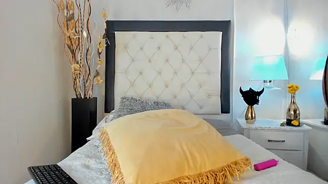 GaleHodge online show from November 29, 2025, 1:11 pm