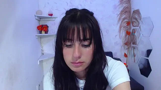 Melothompson online show from January 28, 2025, 6:49 pm