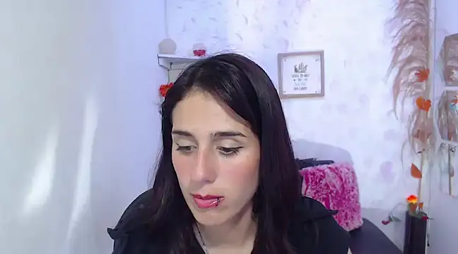 Melothompson online show from February 12, 2025, 4:55 pm