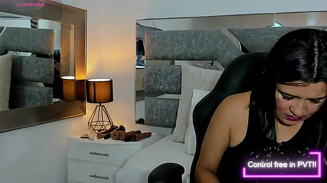 Slut Milf  online show from March 6, 2026, 7:20 pm