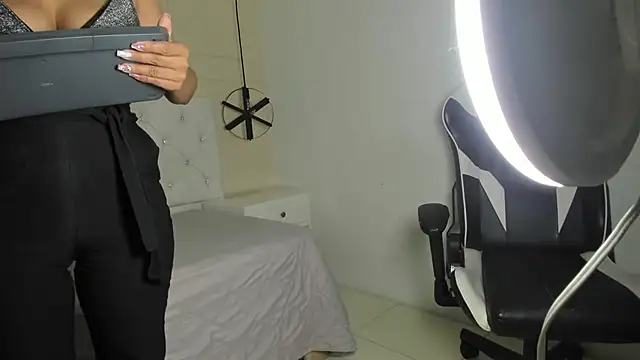 Slut Milf  online show from February 19, 2025, 7:26 pm