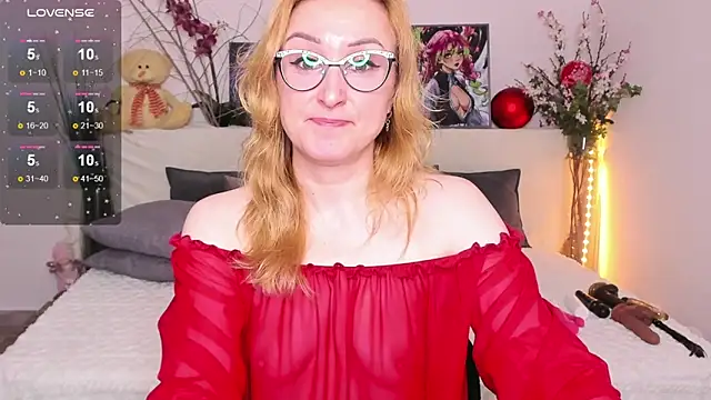 Snapshot of MadissonKiss chatting on October 2, 2025, 2:15 am MadissonKiss online show from October 2, 2025, 2:15 am