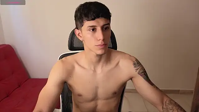 Cristopher23  online show from September 19, 2025, 5:28 pm