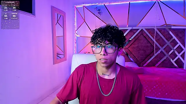 Snapshot of AkazaBoy_ chatting on March 12, 2025, 4:30 am AkazaBoy  online show from March 12, 2025, 4:30 am