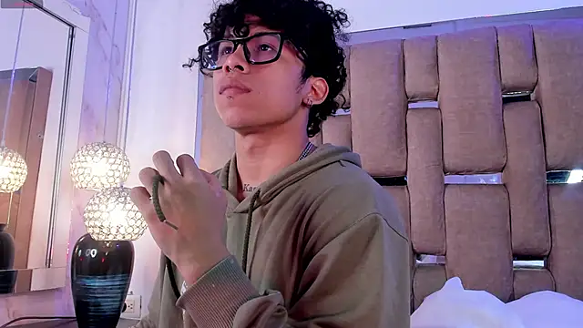 AkazaBoy  online show from March 4, 2026, 5:04 am