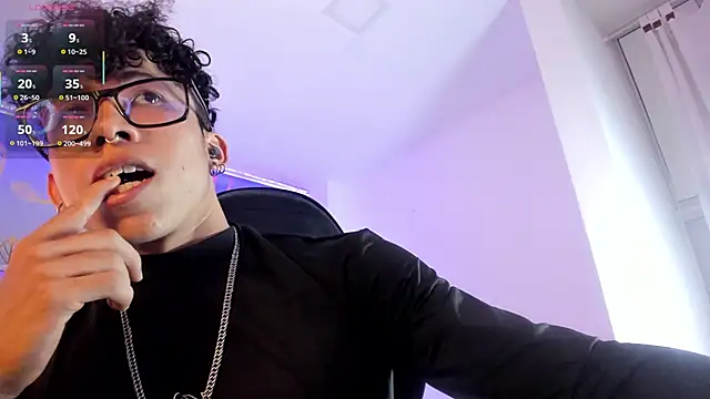 Snapshot of AkazaBoy_ chatting on September 17, 2025, 9:06 pm AkazaBoy  online show from September 17, 2025, 9:06 pm