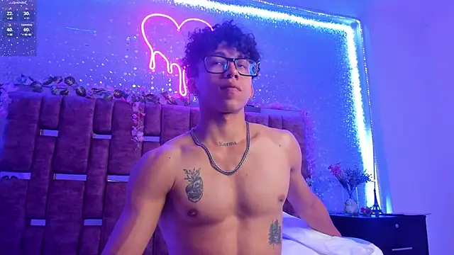 Snapshot of AkazaBoy_ chatting on February 26, 2025, 7:45 am AkazaBoy  online show from February 26, 2025, 7:45 am