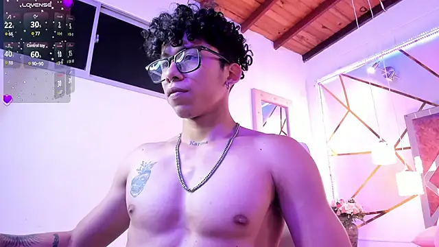 Snapshot of AkazaBoy_ chatting on March 15, 2025, 10:35 am AkazaBoy  online show from March 15, 2025, 10:35 am