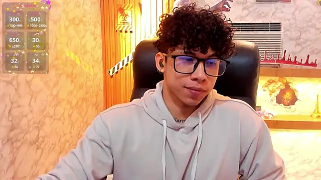 Snapshot of AkazaBoy_ chatting on October 22, 2025, 4:23 am AkazaBoy  online show from October 22, 2025, 4:23 am