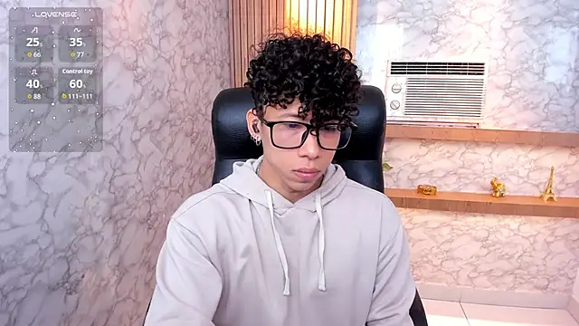 Snapshot of AkazaBoy_ chatting on September 12, 2025, 8:30 pm AkazaBoy  online show from September 12, 2025, 8:30 pm