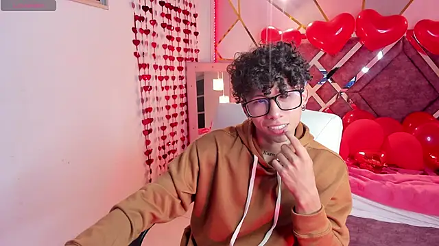 Snapshot of AkazaBoy_ chatting on February 16, 2025, 4:20 am AkazaBoy  online show from February 16, 2025, 4:20 am