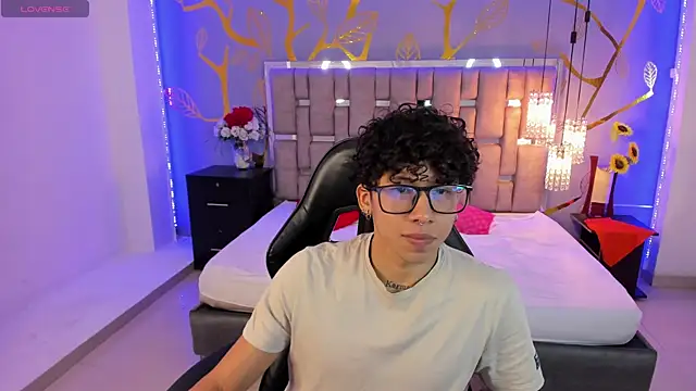 Snapshot of AkazaBoy_ chatting on March 19, 2025, 4:14 am AkazaBoy  online show from March 19, 2025, 4:14 am