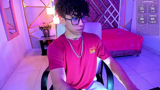 Snapshot of AkazaBoy_ chatting on March 4, 2025, 4:17 am AkazaBoy  online show from March 4, 2025, 4:17 am