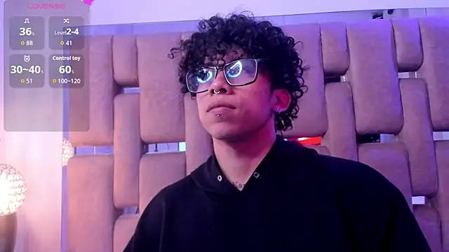 AkazaBoy  online show from April 7, 2026, 4:03 am