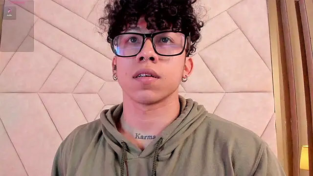 Snapshot of AkazaBoy_ chatting on October 20, 2025, 4:25 am AkazaBoy  online show from October 20, 2025, 4:25 am