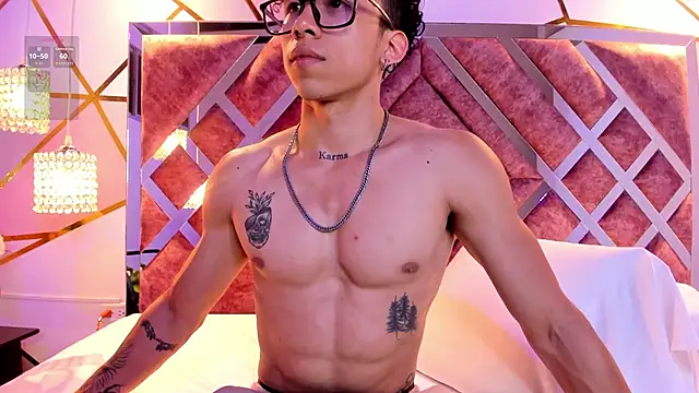 Snapshot of AkazaBoy_ chatting on September 14, 2025, 4:35 am AkazaBoy  online show from September 14, 2025, 4:35 am