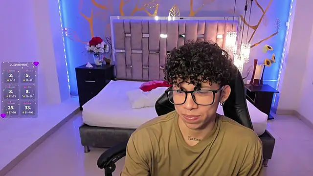 Snapshot of AkazaBoy_ chatting on March 20, 2025, 4:29 am AkazaBoy  online show from March 20, 2025, 4:29 am