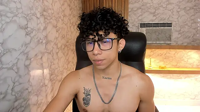 Snapshot of AkazaBoy_ chatting on March 12, 2025, 8:20 pm AkazaBoy  online show from March 12, 2025, 8:20 pm