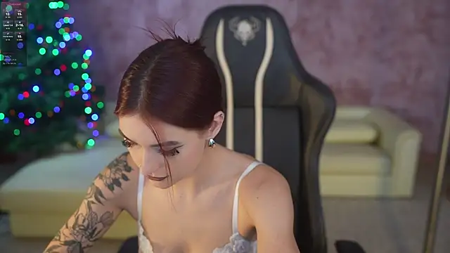 Snapshot of Magnetic_Mia_ chatting on January 8, 2026, 12:38 am Magnetic Mia online show from January 8, 2026, 12:38 am