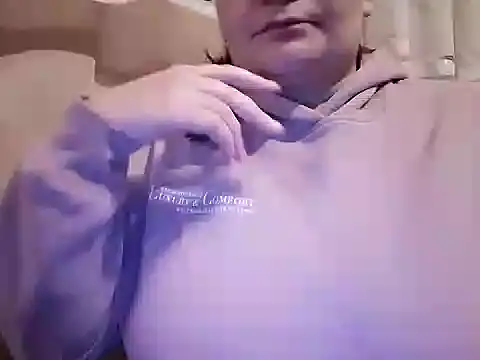 Snapshot of AalinnaK chatting on February 17, 2025, 7:44 pm AalinnaK online show from February 17, 2025, 7:44 pm