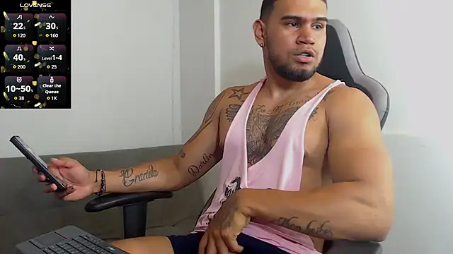 Snapshot of Aaron_Hunter_ chatting on September 23, 2025, 11:23 pm Aaron Hunter online show from September 23, 2025, 11:23 pm