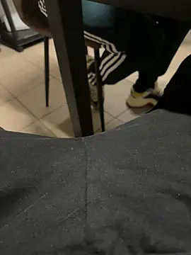 daubine46 online show from April 1, 2026, 1:23 pm