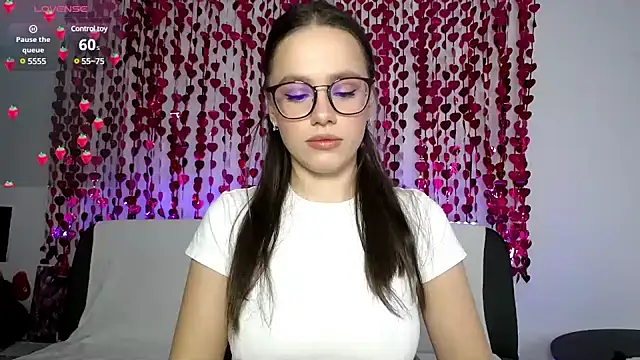 Emillias online show from February 20, 2025, 12:57 pm