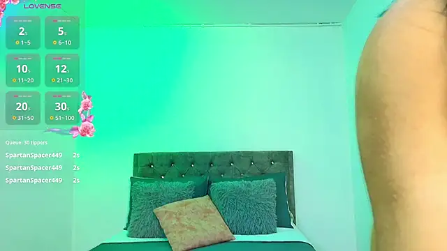 Snapshot of AssQueen18 chatting on October 24, 2025, 4:00 am AssQueen18 online show from October 24, 2025, 4:00 am