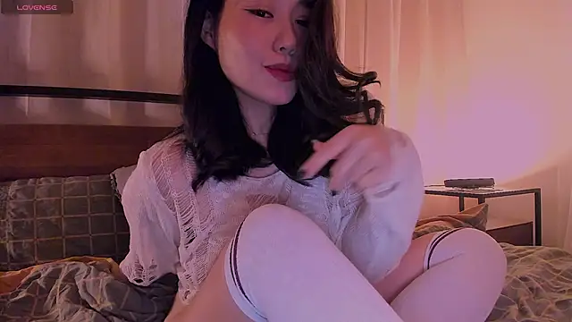 Snapshot of kimmy_chi_ chatting on March 12, 2025, 6:00 pm kimmy chi online show from March 12, 2025, 6:00 pm