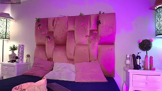 Snapshot of SweetBonniie chatting on October 27, 2025, 11:44 am SweetBonniie online show from October 27, 2025, 11:44 am