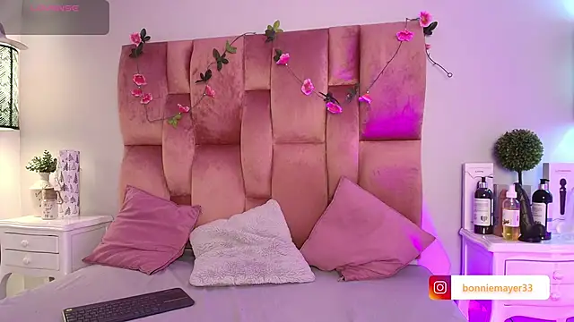 SweetBonniie online show from February 11, 2025, 12:15 pm