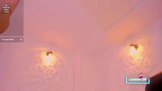 Snapshot of MaddisonLowe chatting on October 4, 2025, 4:25 am MaddisonLowe online show from October 4, 2025, 4:25 am