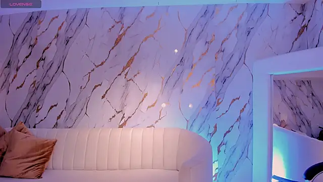 MaddisonLowe online show from October 18, 2025, 5:09 am