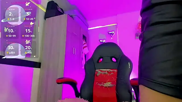 Hellen moons   online show from April 15, 2026, 6:56 pm