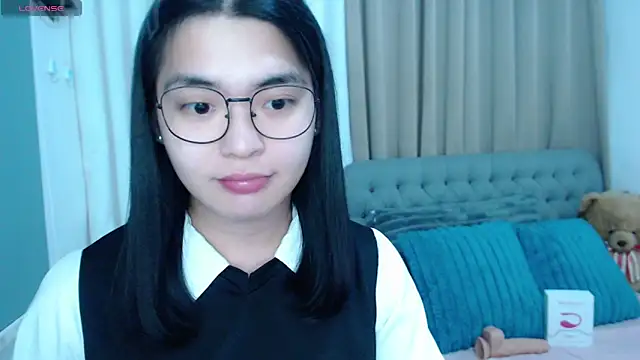 zhaviahale21 online show from November 6, 2025, 7:23 am