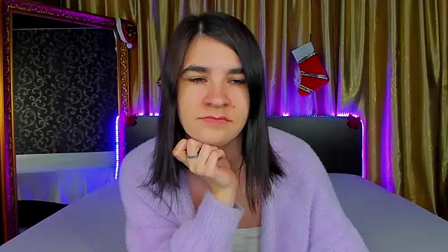  Polly Love  online show from December 15, 2025, 1:06 pm