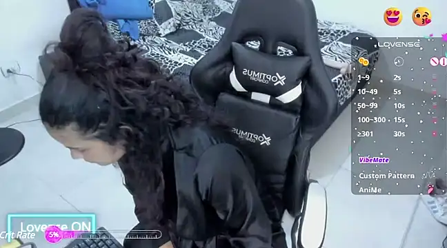 Snapshot of Moon_Sammy chatting on March 7, 2025, 1:18 pm Moon Sammy online show from March 7, 2025, 1:18 pm