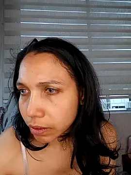 Snapshot of KimPielCanela chatting on October 23, 2025, 9:35 pm KimPielCanela online show from October 23, 2025, 9:35 pm