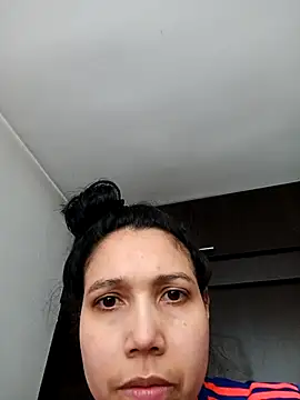 Snapshot of KimPielCanela chatting on October 1, 2025, 3:05 pm KimPielCanela online show from October 1, 2025, 3:05 pm